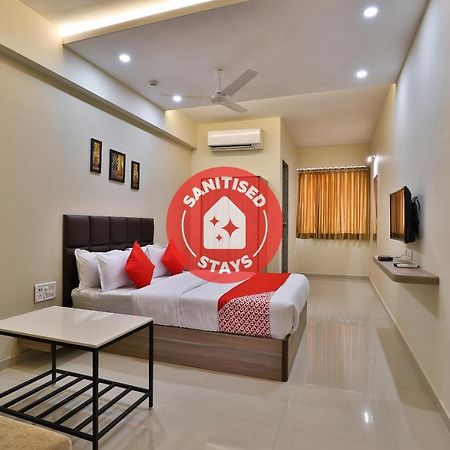 OYO 28429 Hotel Citadel Surat Buitenkant foto