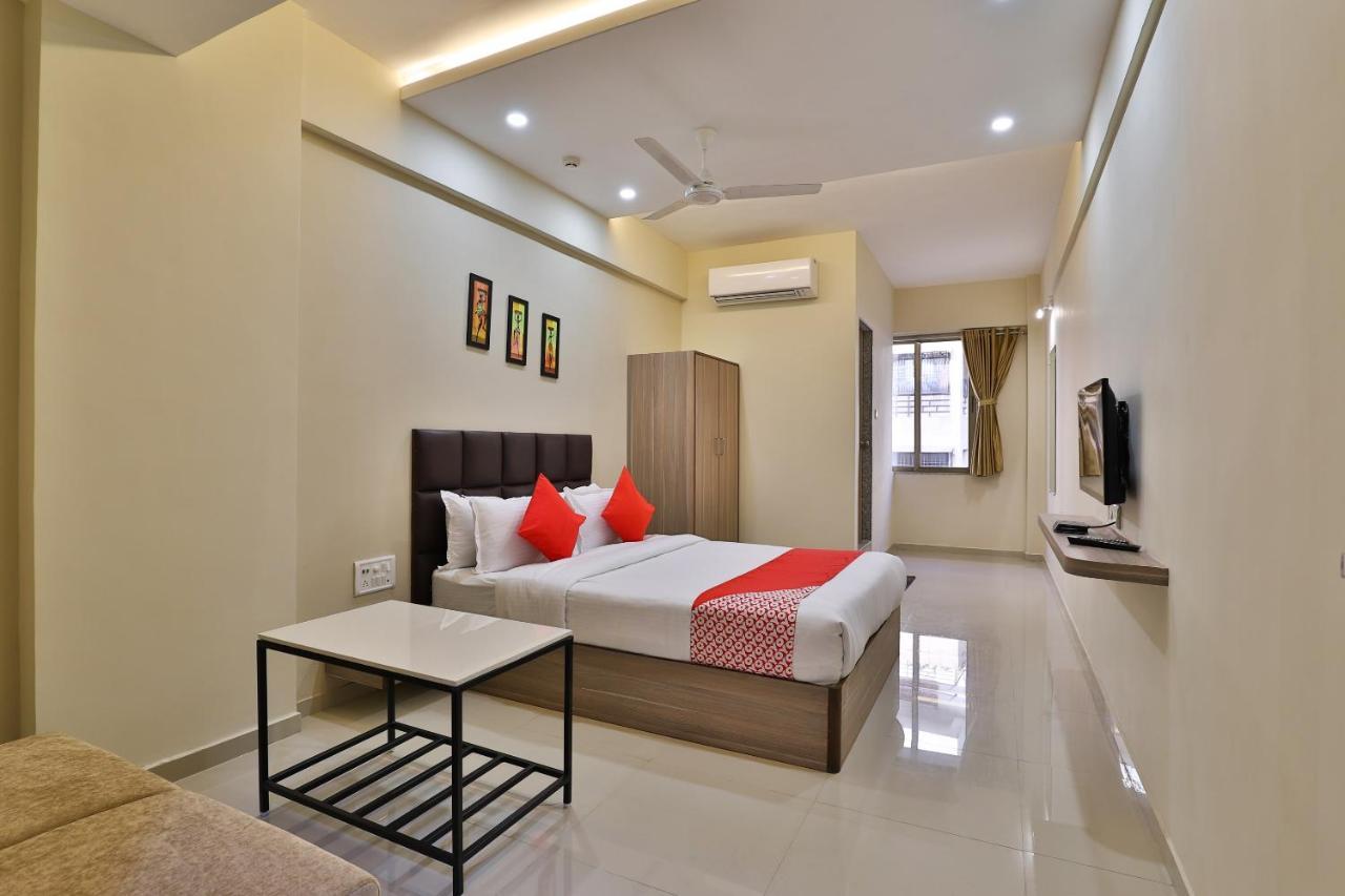 OYO 28429 Hotel Citadel Surat Buitenkant foto