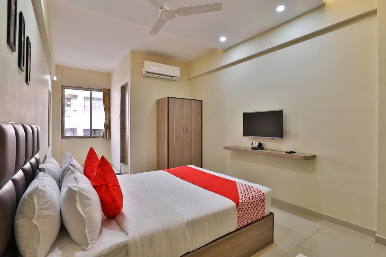 OYO 28429 Hotel Citadel Surat Buitenkant foto