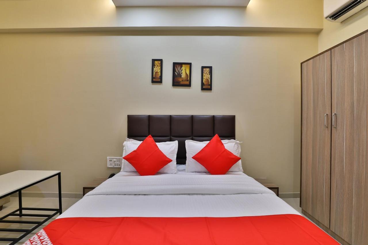 OYO 28429 Hotel Citadel Surat Buitenkant foto
